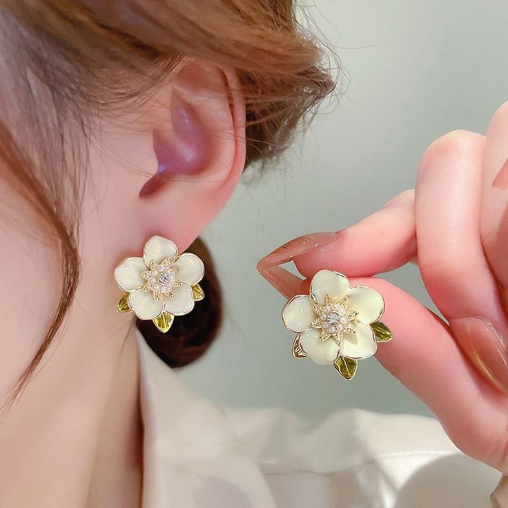 Elegant Floral Stud Earrings