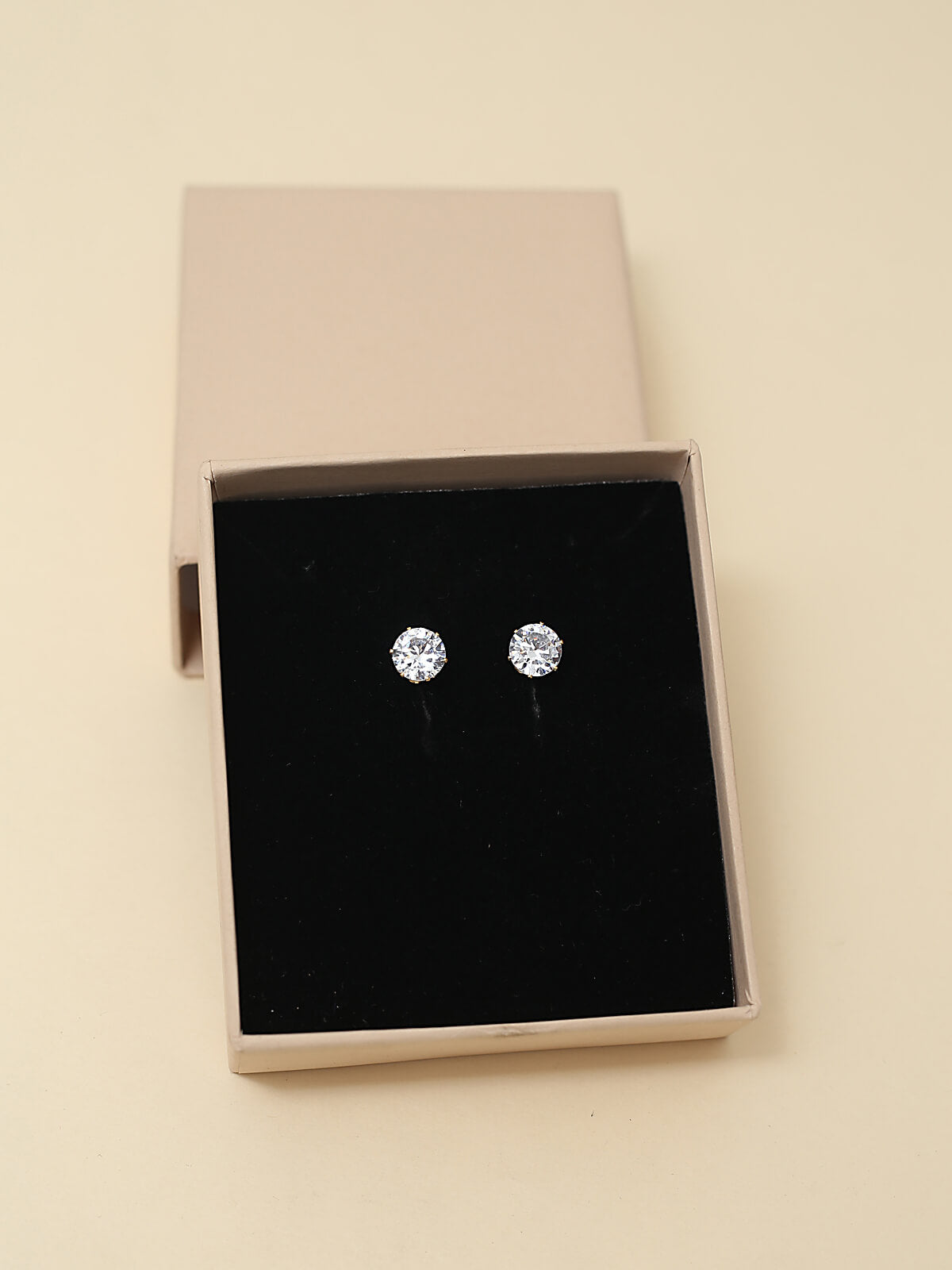 Carry earring