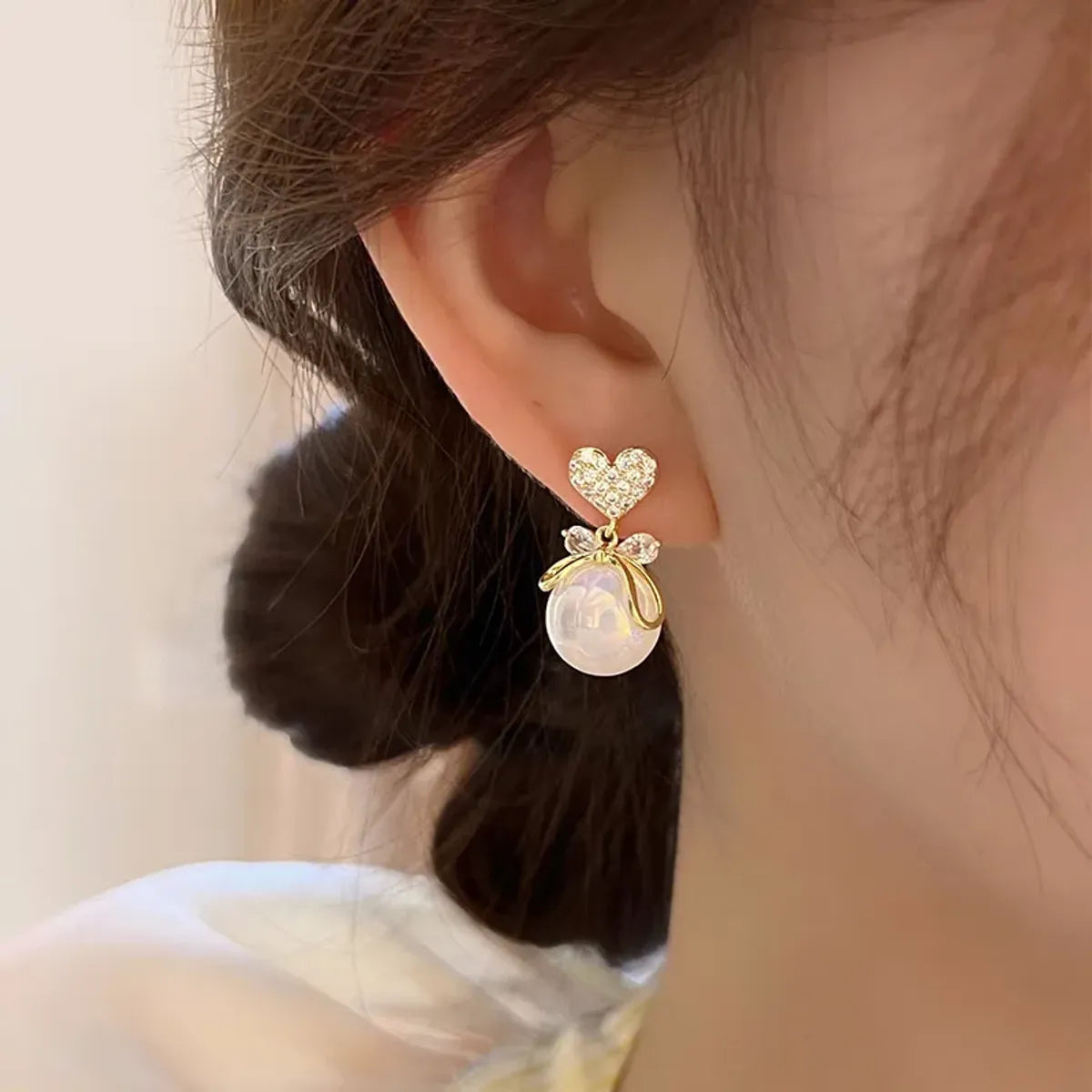 Heart drop pearl earring