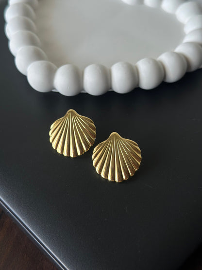 Shell Gold Earring