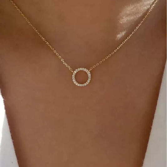 Golden Alloy Chain Necklace with Sparkling Circle Pendant – Elegant Pendant Set for Women